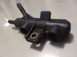 RIEL INYECTOR SEDAN VOCHO *DER*