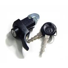CHAPA MOTOR (NEGRA)(3 TORNILLO) SEDAN